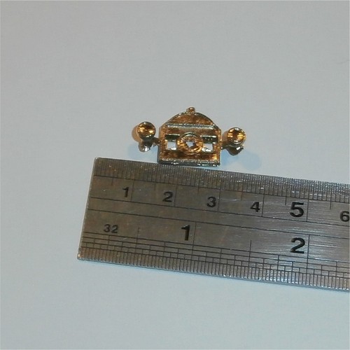 Matchbox Lesney Yesteryear 4c 1909 Opel Sedan Radiator Grille Lamps Unit - Picture 3 of 4