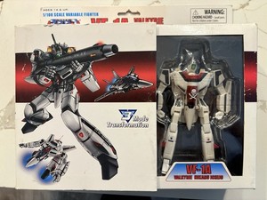 Toynami VF-1A Valkyrie Hikaru 1/100 Transformable Figure Macross Robotech