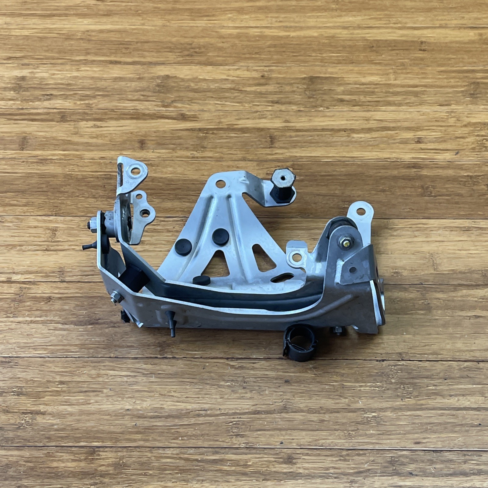 BMW i8 2014-2020 A/c compressor bracket
