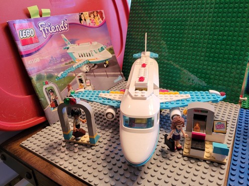 LEGO FRIENDS: Heartlake Private Jet (41100) - Picture 2 of 3