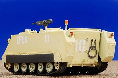35009 Easy Model M113A2 APC 1/72 Model IFOR US Army