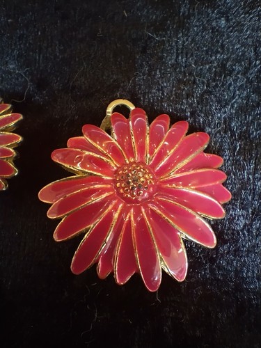 Vintage Monet Gold Tone And Pink Enamel Clip On Daisy Flower Earrings - Picture 3 of 8