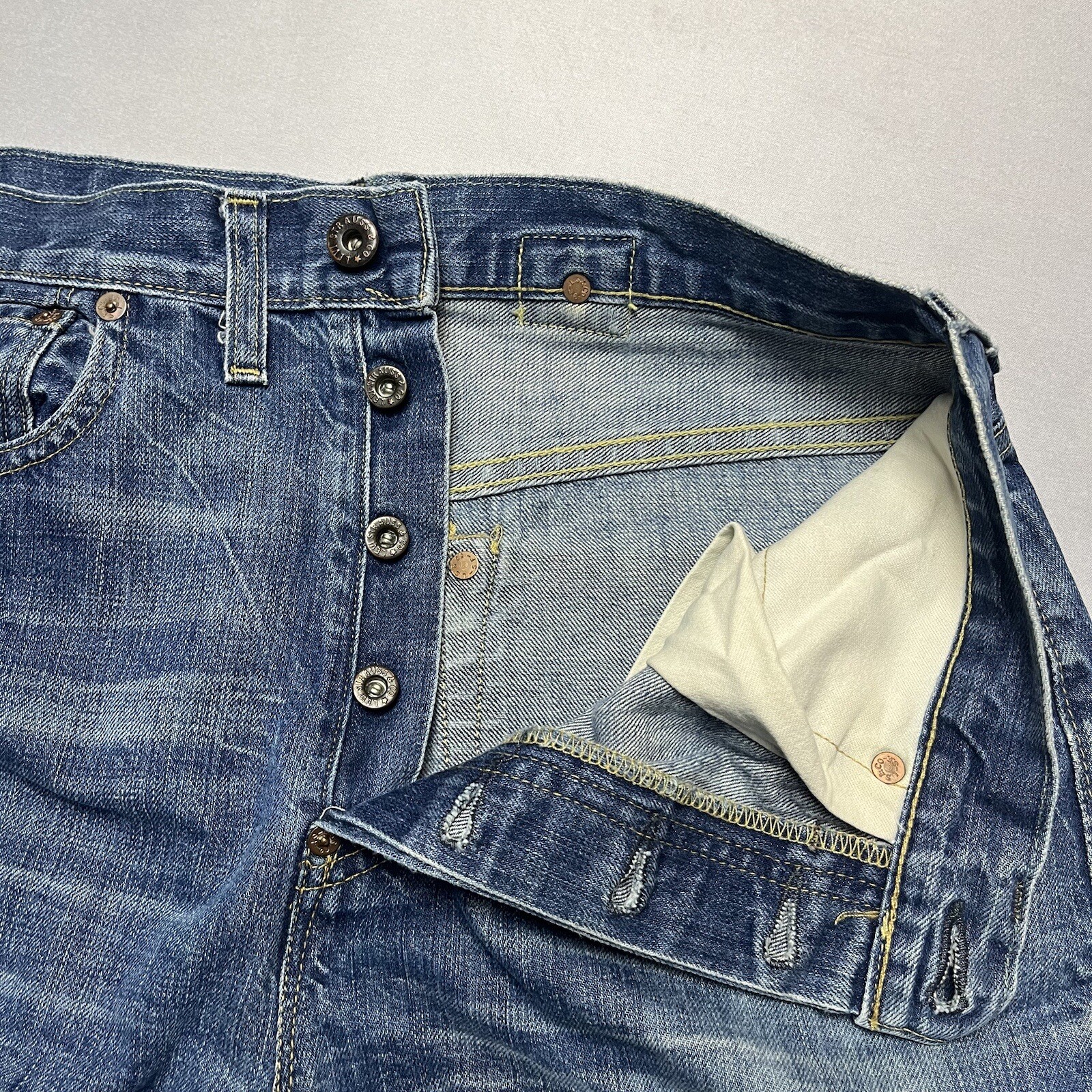Jean Levi's 701 Selvedge Denim - Taille W28/L32 - Coupe Straight, Couleur Bleu - Neuf Sans étiquettes