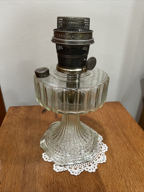 Aladdin B-100 Clear 1935 metal connector Corinthian Kerosene Oil Lamp