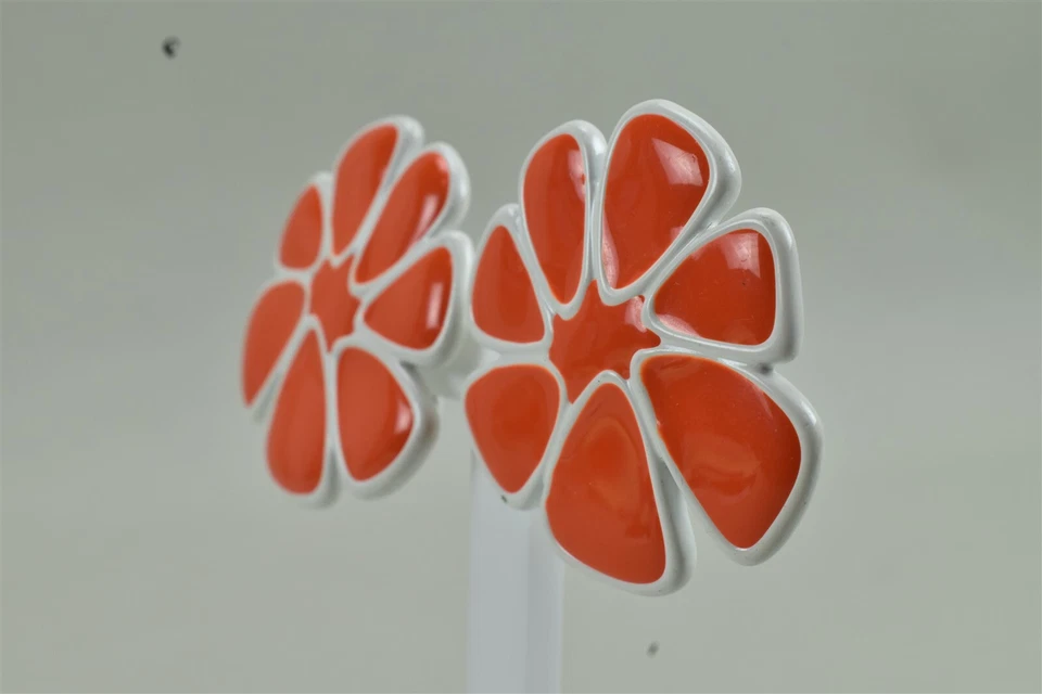 Pendientes Clip Flor Hippy Naranja y Blanco Monet Esmalte Años 70 Grandes Foto 3 de 4
