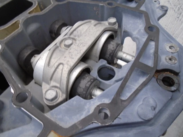 CARCASA DE ESCAPE CARCASA SUPERIOR fueraborda Yamaha 4 tiempos 250 hp usada VF250LA 250 hp Foto 4 de 4