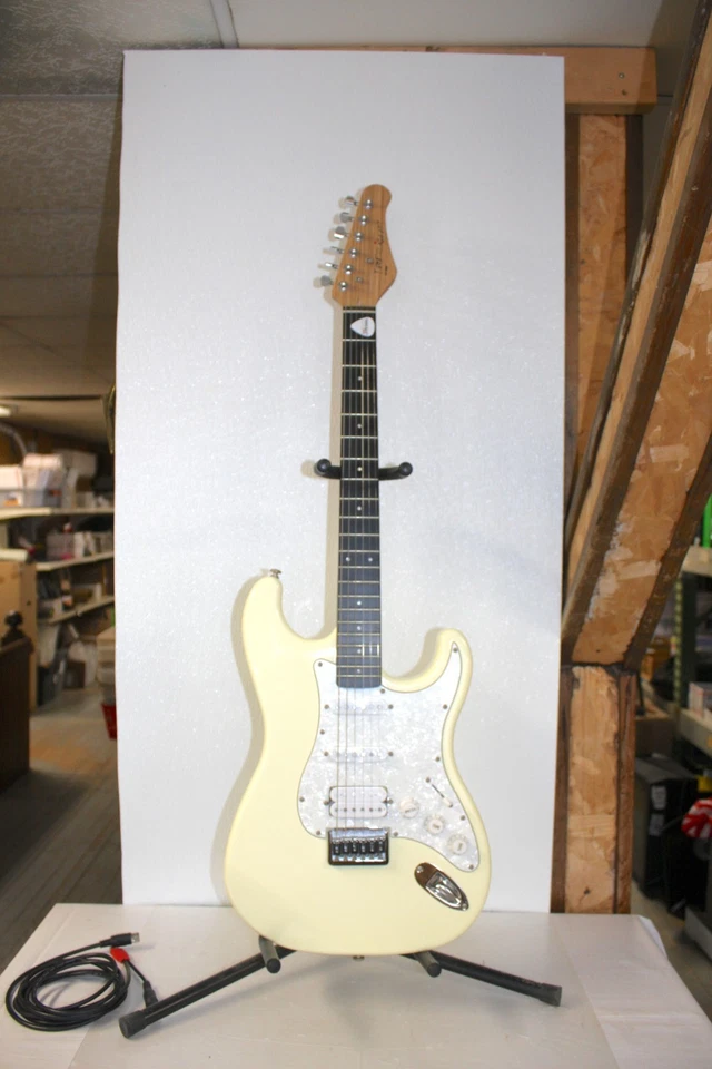 Fretlight 500 Series Electric Guitar With Power Cable - Image 2 of 4