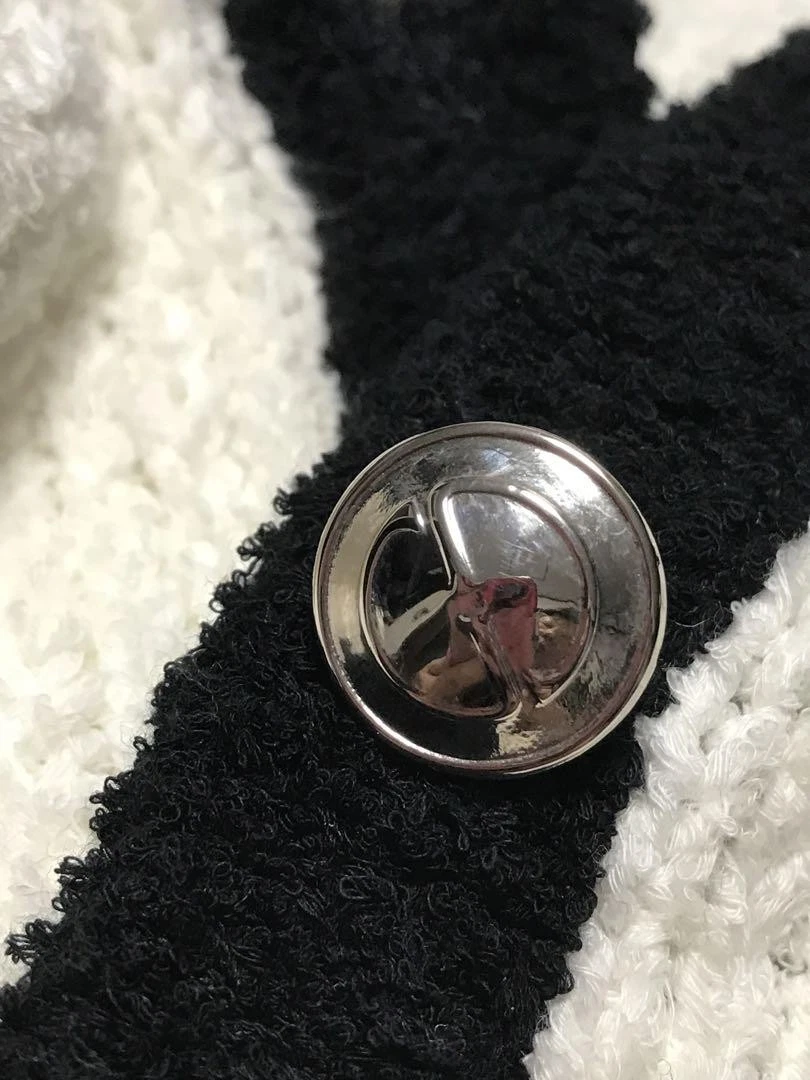 GUCCI giacca maglia M bianco e nero bottoni argento dal Giappone