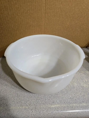 Vintage Sunbeam 19CJ Glasbake Milk Glass Mixing Bowl 1 Gallon