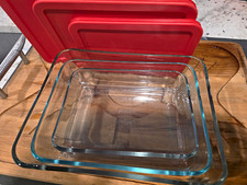 Pyrex 7210-H Plat à pâtisserie rectangulaire en verre transparent 3 tasses avec couvercle rouge
