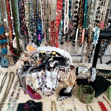 1 to 2lb  Vintage To Modern FASHION JEWELRY Lot All Wearable!! READ DESCRIPTION