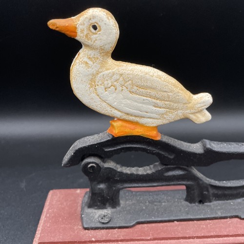 Vintage Collectible - Old Fashioned Cast Iron White Duck Nutcracker - Picture 4 of 8
