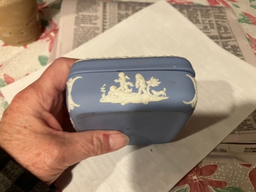 Wedgwood Jasper Ware blue trinket box - Picture 6 of 8