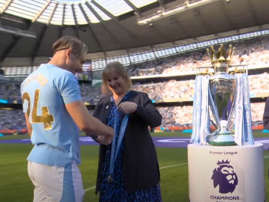 Maglia Manchester City Uomo EXTRA LARGE PUMA Autentica 4° di fila Celebrazione