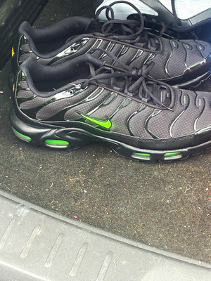 Nike Air Max Plus TN Men's Low Top Athletic Sneakers Black/Green Lace-Up