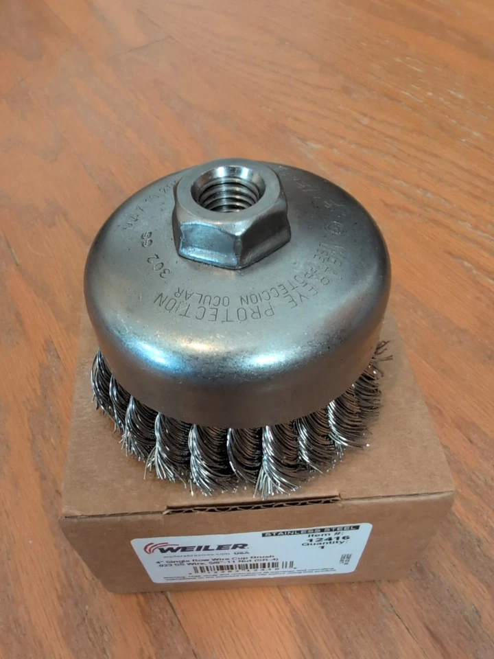 Cepillo de taza de alambre nudo de una fila Weiler 12416 4" tuerca de 5/8"-11 acero inoxidable .023 Foto 3 de 4