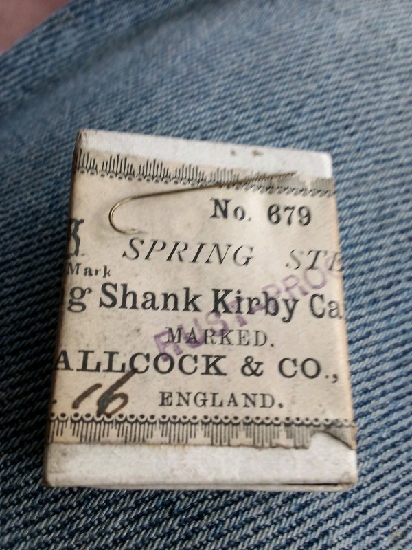 Vintage Box Alcock # 679 #16 Longshank Kirby Carlisle Blind Eye Fish Hooks! Nice