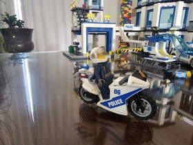 LEGO CITY: Police Station (60141) ➕60004 Truck See Description