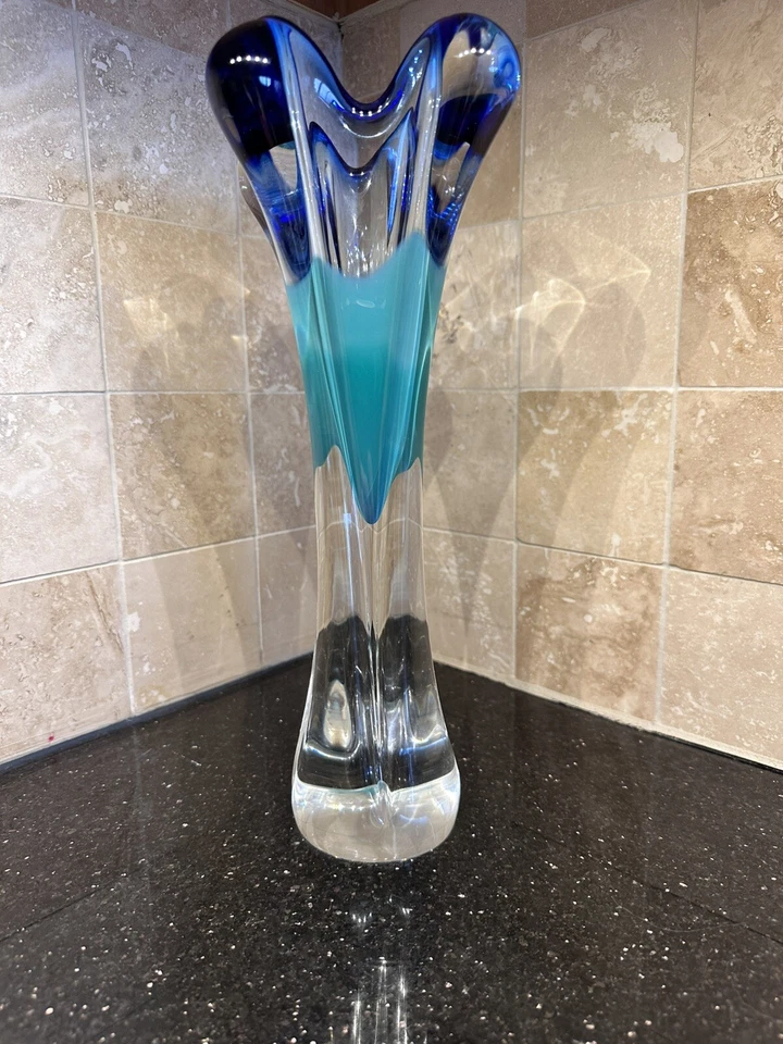 Jarrón arte vidrio checo hecho a mano azul aguamarina pesado 4 dedos lóbulos 13 pulgadas vintage Foto 4 de 4