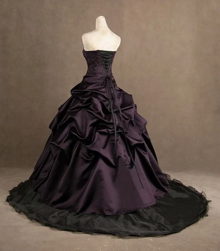 Gothic Victorian Wedding Dresses Ruffles Vintage Black and Purple Bridal Gowns - Picture 4 of 11