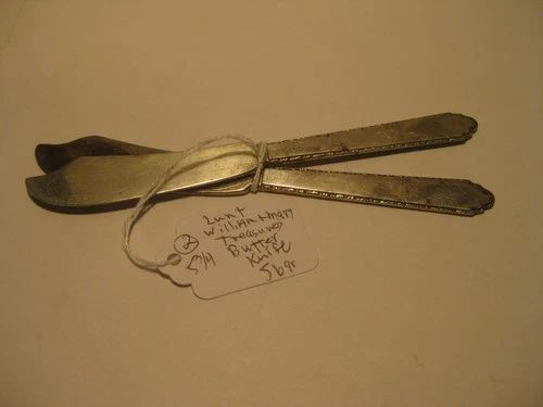 2 Antique Lunt Sterling  5 3/4" Butter Knives Treasures William + Mary 56 Grams