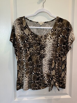Emi & Joe women s M shortsleeve top, pretty detail at hem