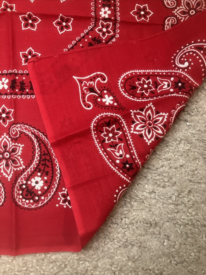 Red Vintage Trunk Up Elephant Paisley Bandana USA Fast Color 80s 22.75