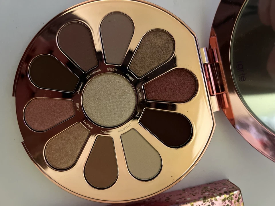 Paleta de sombras Tarte Love, Trust & Fairy Dust 100% autêntica nova na caixa (caixa não perfeita) - Imagem 3 de 4