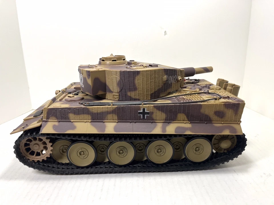 Unimax Forces of Valor Bravo Team German Tiger I Tank WWII Toy 1:18 Scale - Image 3 of 4