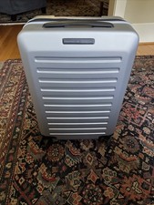 "Maleta rígida Porsche Design Trolley Voyager 2.0 22"" plateada para llevar"