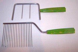 Vintage Marbleized Green Bakelite Handle Cake Slicer & Cheese Slicer!