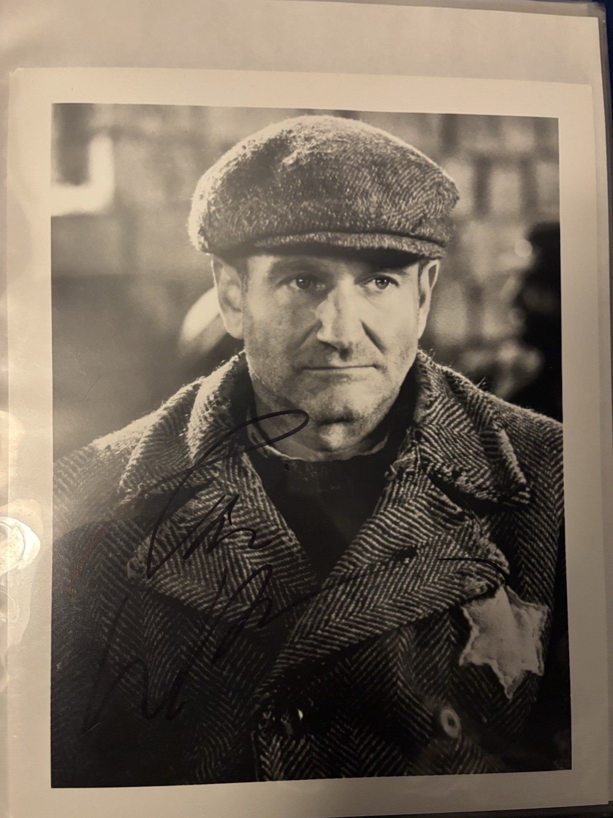 Robin Williams Signed 8x10 Photo With Signed Typed Letter Of Authenticity