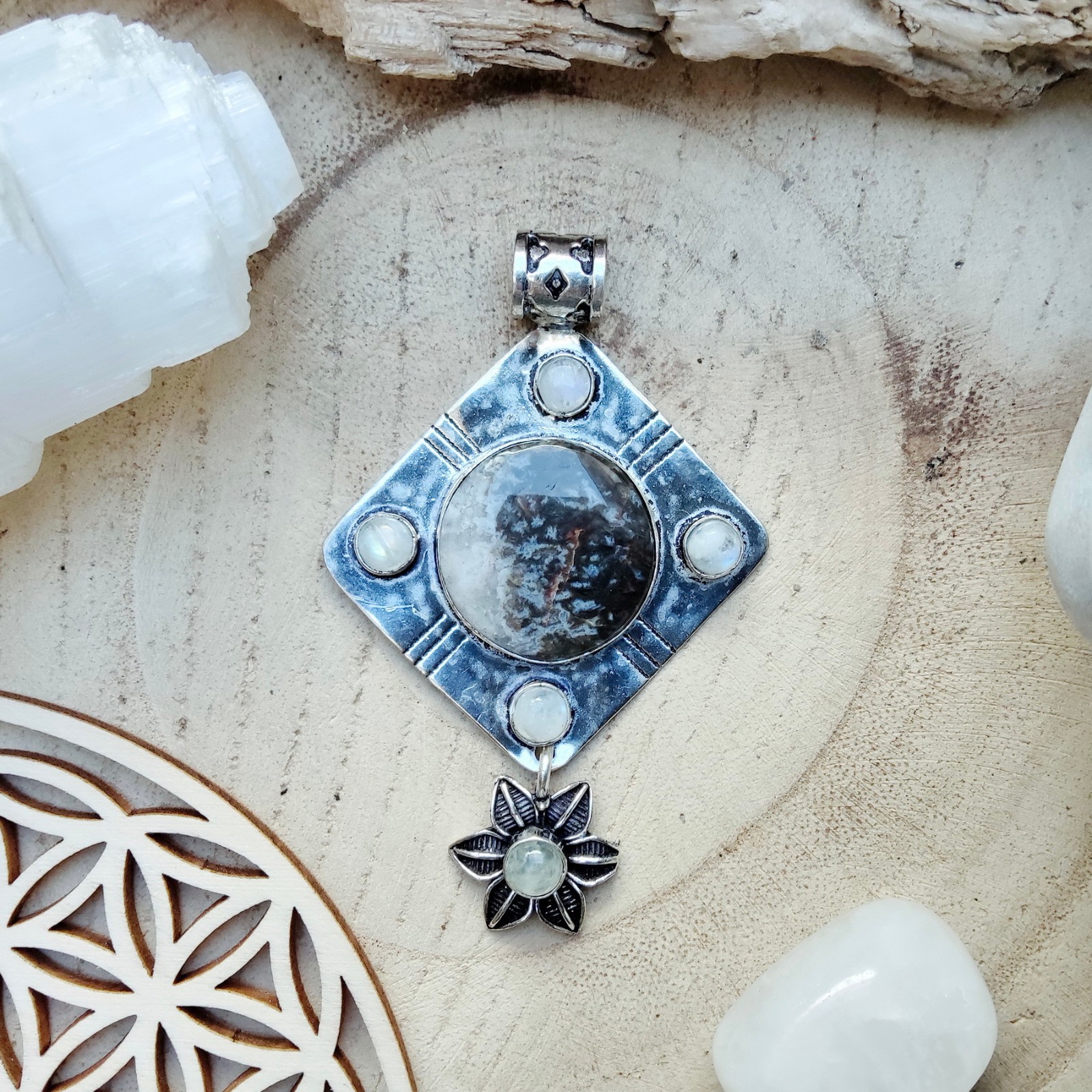 Pendentif bohème argent et agate pour sublimer vos tenues d'été au quotidien