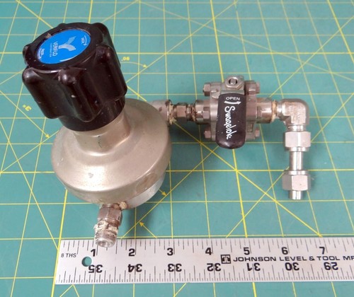 Parker Veriflo Regulator NPR1003P w/Swagelok fittings and Ball Valve - Picture 9 of 10