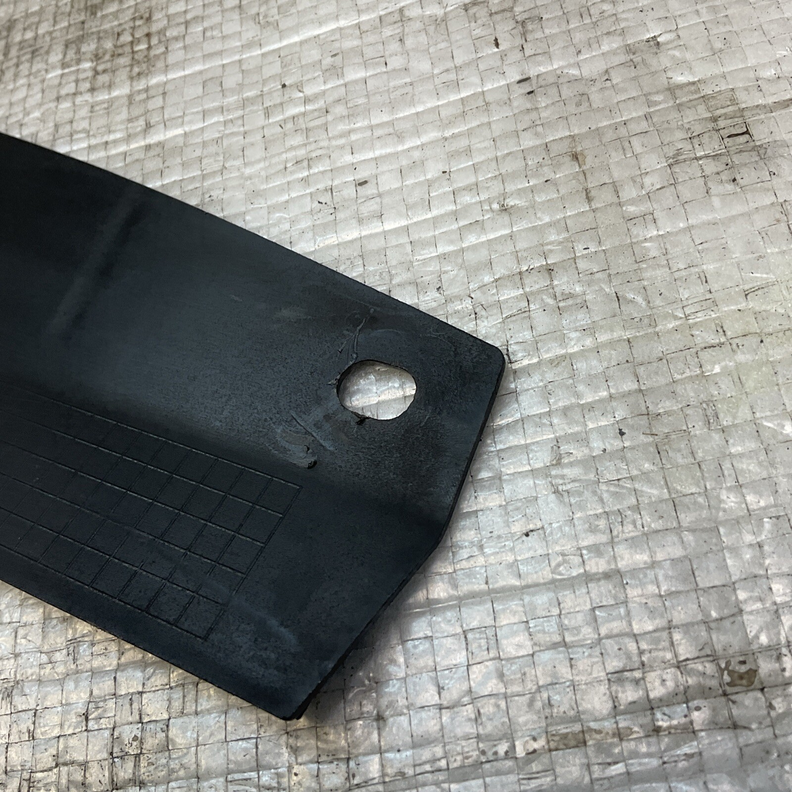 2014 - 2016 MASERATI QUATTROPORTE FRONT RADIATOR AIR DUCT SHIELD OEM 670009288