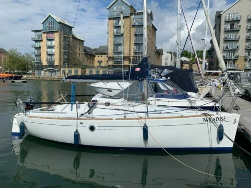 Fiberglass Hull Sailing Cruisers