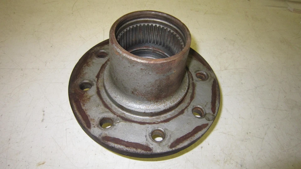 8 Lug Wheel Hub Chevy GMC TRUCK 77-87 3/4 TON Dana 44 10 Bolt K20 K25 V20 - Image 3 of 4