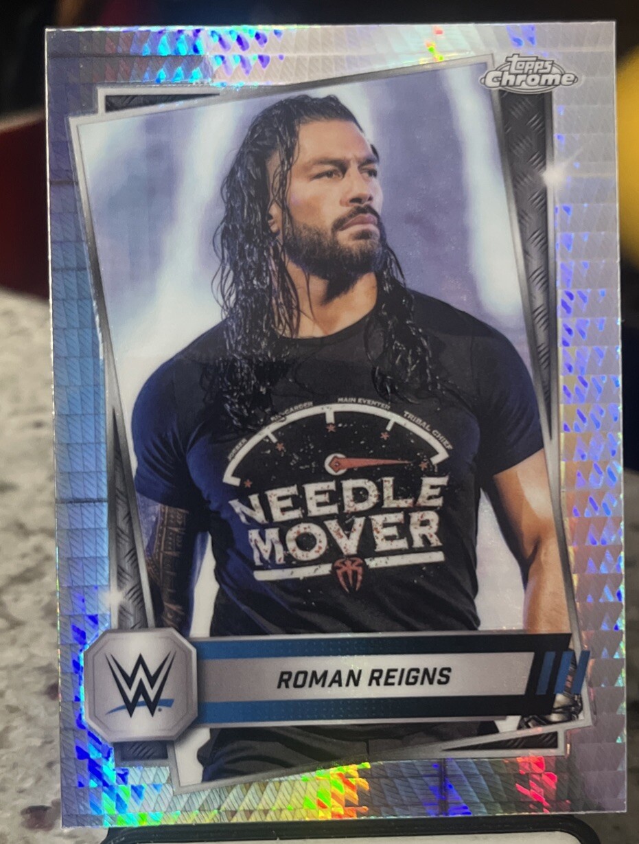 2025 Topps Chrome WWE Prism Refractor #3 ROMAN REIGNS