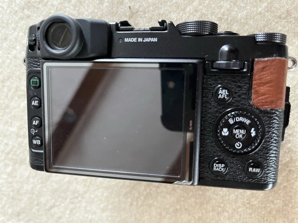 Fujifilm FinePix X Series X10 12.0  MP Digitalkamera - Schwarz - Bild 3 von 4