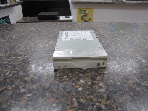 Iomega Z100Si 100MB 3.5" Internal SCSI Zip Drive Beige