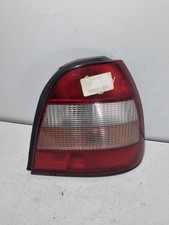 Feu arrière Nissan SUNNY