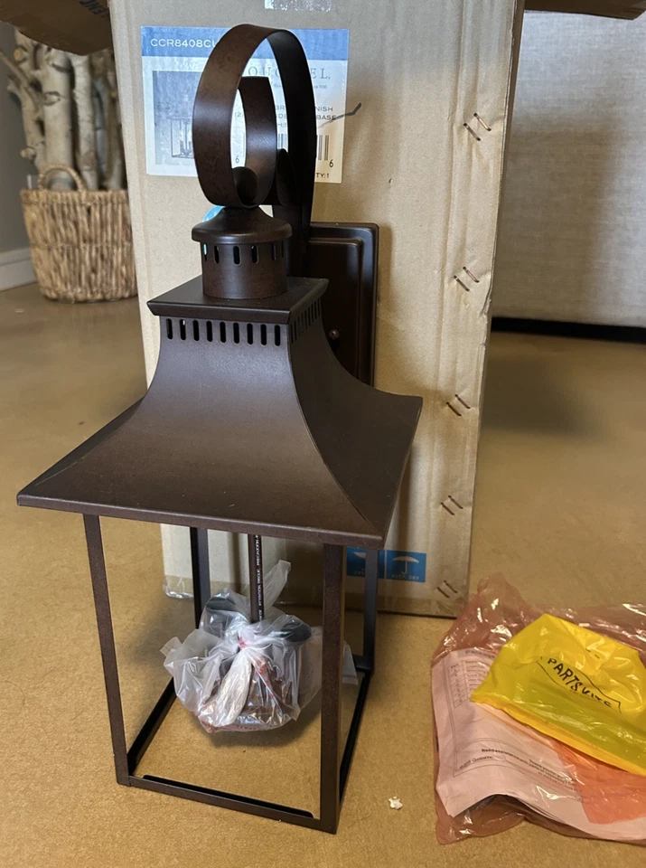 Linterna de pared exterior Quoizel Chancellor 2 luces 19 pulgadas cobre bronce Foto 2 de 4