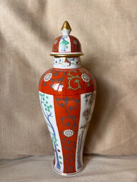 Vintage Herend porcelain vase with lid - Very good condition
Opens in a new window or tab