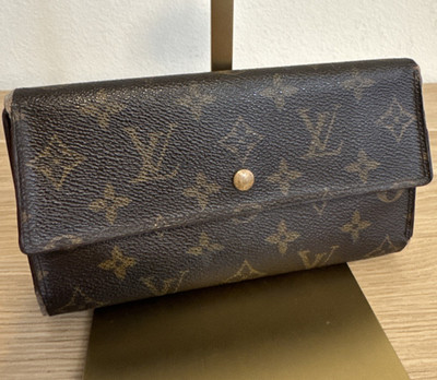 Louis Vuitton Womens Brown Monogram International Wallet