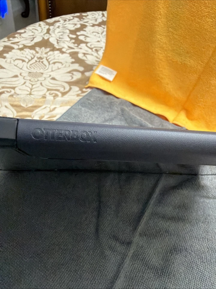 OtterBox Cover Protección for Tablets and iPads Used Well Carefully - Image 4 of 4