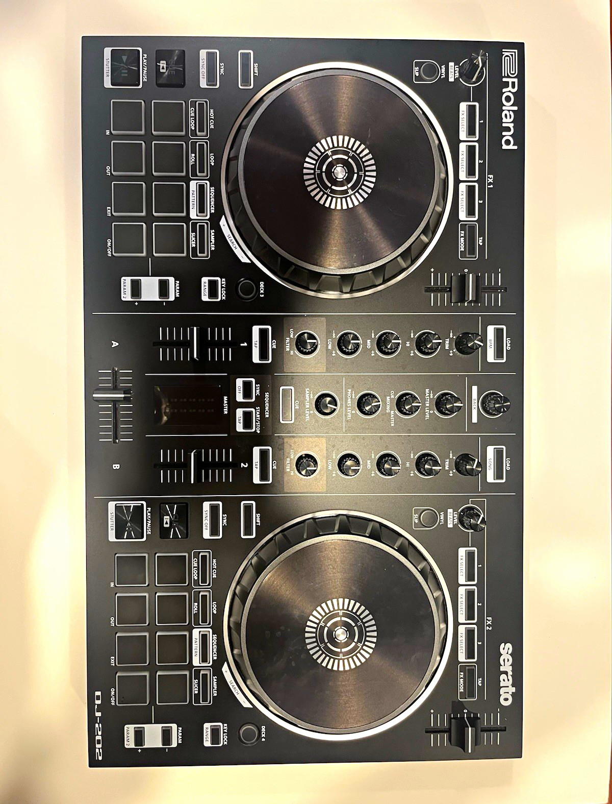 Roland DJ-202 Serato DJ 2-Deck 2-Channel Controller MIDI Out Black