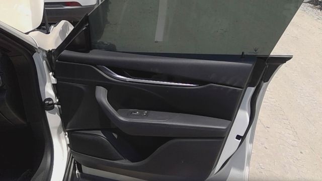 17 MASERATI LEVANTE Front Door Trim Panel Right passenger black
