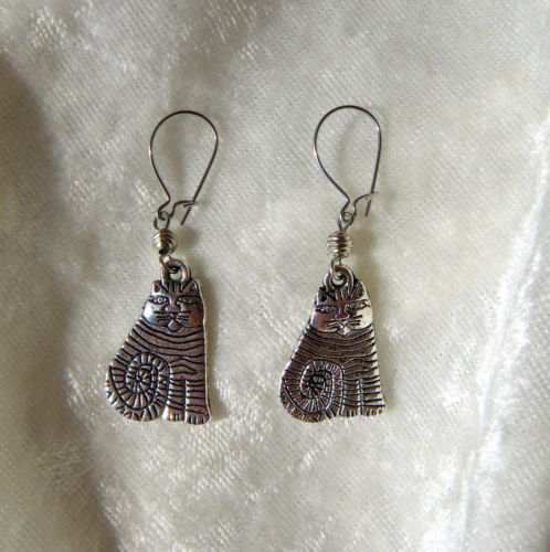 Boucles D'oreilles Chat Argenté - Dormeuses, Pendantes, Fantaisie, Neuves Sans Emballage