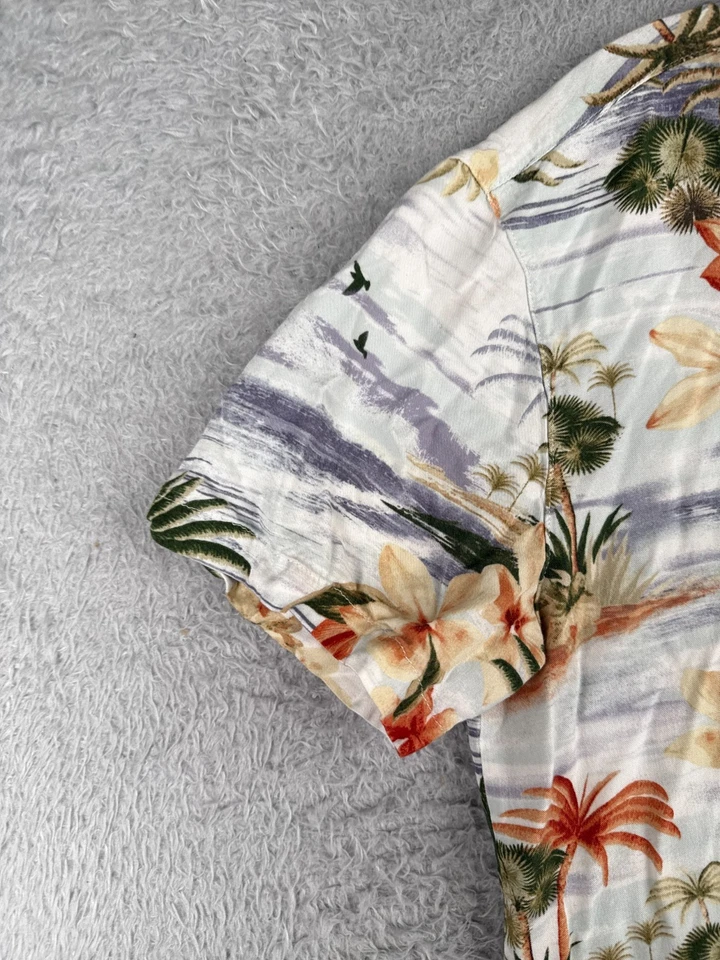 Forever 21 成人小号蓝色花卉棕榈冲浪者纽扣 100% 棉 — 第 3/4 张图片