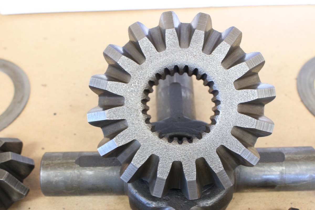 1968- 1974 Ford F350 Dana 70 2 Piece Open 4 Pinion 23 Spline